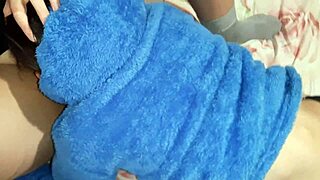 My girlfriend licks my wet pussy hotly 😘