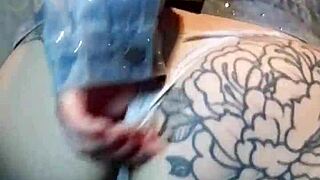 Pumpkin Electrik shakes her big ass in thong.