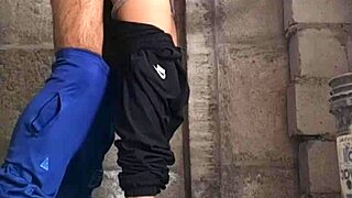 ¿Quieres escabullirte de la uni para follar, hermanastra?