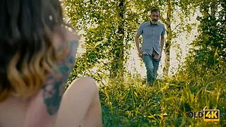Старец прелъстява пищна мадама за горска забава с Old4K