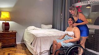 صديق معاق يسافر من ريو إلى ساو باولو لممارسة جنس حار في غرفة النوم مع زوجين