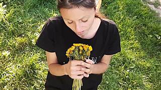 Is Solana stroking her pearl beautifully?