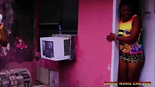 סעידה בוב רזה לוקחת שני זינים ענקיים בשכונה חיצונית!