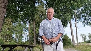 jovencita hondureña flashes huge natural tits on the street!