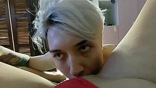 Petite Amateur Girl With Shaved Pussy Gets Creampie After Blowjob