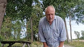 jovencita hondureña flashes huge natural tits on the street!