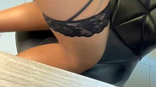 What a BEAUTIFUL GIRL to lick