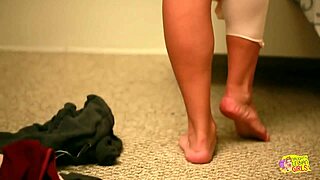 Teen masturbates before fuck