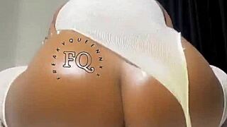 Watch Freakyqueennxx ride that dildo cowgirl style! 😘