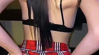 Sexo Rico Con Mi De 18, Provocative Teen Fun