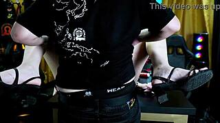 Buceta peludinha de Victoria camargo é show na mesa