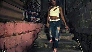 Mature woman squirts from hardcore sex with pakito