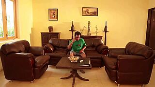 يا، لماذا لا تدعني، طبيبتك الهندية، أعتني بك، يا رجل عجوز؟