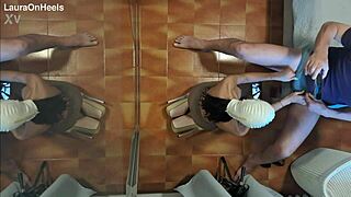 Milf sukkahousuissa ja korkokengissä polvistuu blowjobiin ja nieleskellään spermaa