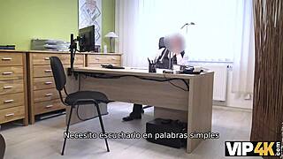 Desempleada sin familia, desnuda para sobrevivir en casting