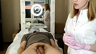 روسية ناضجة تحلق قبل نيك قاسي عنيف