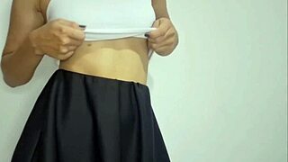 chica sexy y culona se toca con toys frente a la camara 😏