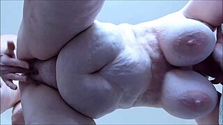 Mature amateur bbw gets fucked from behind