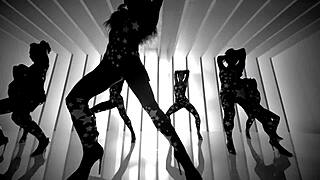 ariana grande - focus on her sexy tongue