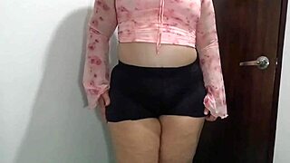 El perfecto culote sexy de mi suegra antes de descansar