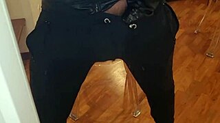 amateur handjob with huge cumshot, massive cock spraying lots of sperm 💦