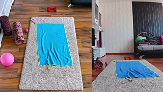 Wet naked workout spreading asshole