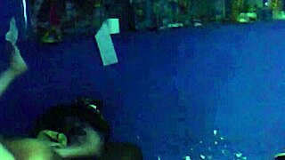 despu�s de la fiesta me escap� de casa para irme a follar al vecino