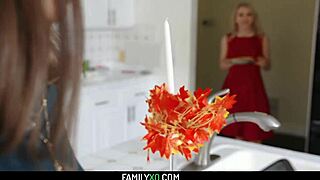 Grup familial de familie vitregă pentru Thanksgiving, Aften Opal Alix Lynx