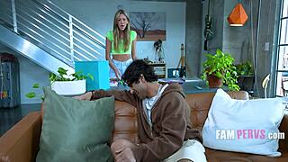 Hey, Küçük 18+ Sarışın Genç 18+ Addison Vodka'nın Çalışma Arasında Zane Walker'ı Sürmesini Görmek İster Misin?