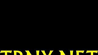 היי, רוצה לראות טראני טין 18+ משחקת משחקי חור תחת פראיים?