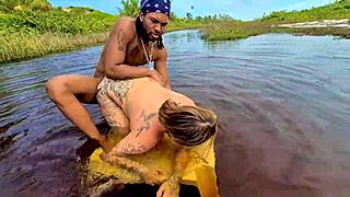 casal aventureiro flagrado fazendo sexo selvagem no mangue