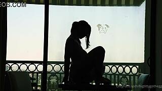 nagy cicis goth tojás sziluett dildóval lovagol borotvált puncin