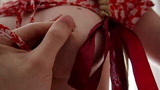 Chico de ciudad domina a granjero colectivo con follar intenso en dormitorio del rancho