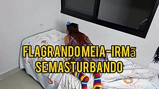 Flagrei Meia-Irma Se Masturbando Cum on Ass