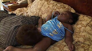 Naine noire suce bite blanche - la suite ?