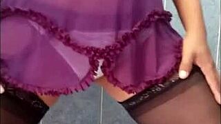 Me Masturbo Usando Un Liguero Y Tanga Blanca