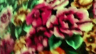 Am prins-o pe profesoara grasă pe stradă, fusta și chiloții îi flutură țâțele mari naturale