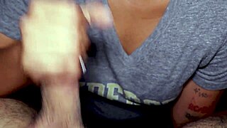 Frida gives a sensual blowjob in the group session