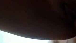 Me Pilla En El Baño Y Me Folla