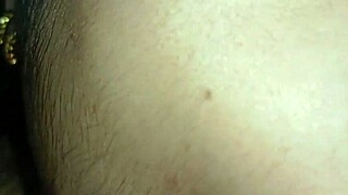 Sisarpuoli ja veli jakavat sängyn karkeaan aasialaiseen doggystyle-hauskaan