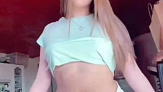 Jade Reyes shows off her Chilean big ass