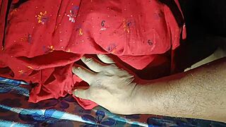 Boleh tahan dengan bontot rahsia isteri Desi ini dipamerkan?