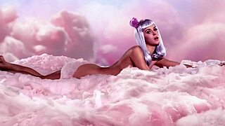 Is Katy Perry Really Barefoot and Naked in This Clip?