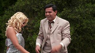 Amber Rayne, Hannah West e Kaci Star pronte per gangbang all'aperto? Pompini deepthroat, anal assfucking e facciali di sborra in arrivo.