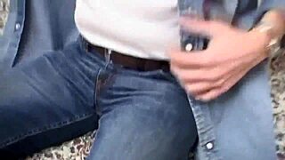 Un Joven 18+ Seduces a un Hombre Maduro en una Historia