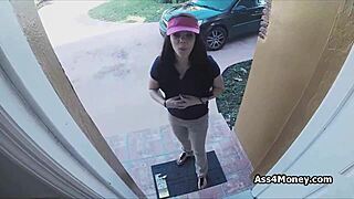 pizza delivery guy gets a blowjob for money