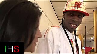 Wonderful Milf Fucked With Black Guy?