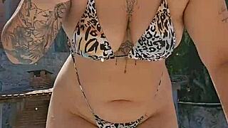 Married woman in tight body, husband sees her ass 😏