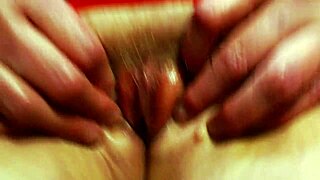 i'm fuckin myself in lingeri, then you get to eat my pussey