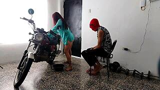 He didn't expect that surprise from his pretty young neighbor in the usa